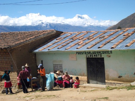 Making snow cones on a Sunday in the village on Ancoracá, Cordillera Negra (Ancash, Peru)